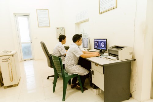 Phòng điều khiển CT Scanner.jpg